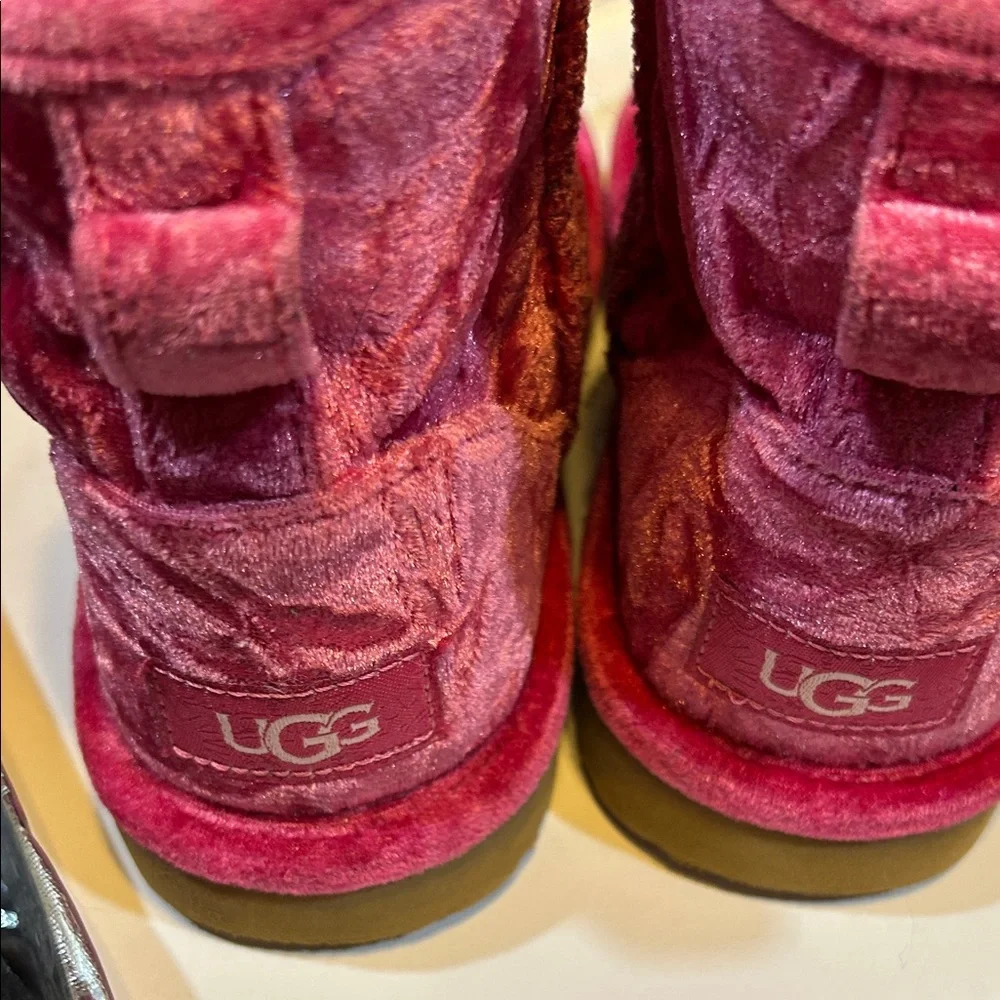 UGG Kids mini velvet hot Pink raspberry sorbet size 1 GUC